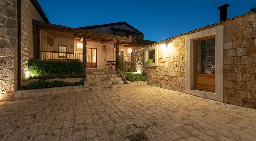 Photo of Cobblestone Jewel