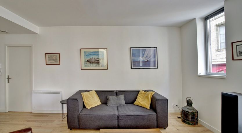 Photo of Red, Red Bordeaux Wine