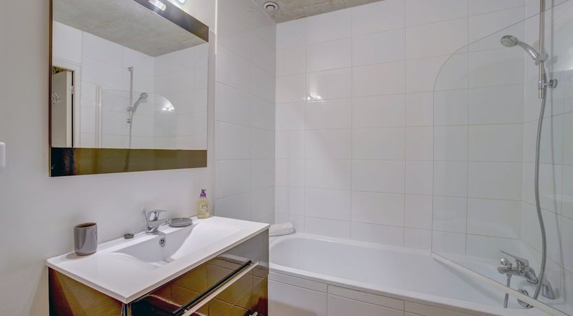 Photo of Red, Red Bordeaux Wine