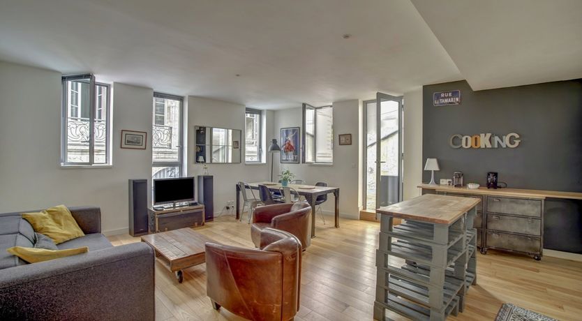 Photo of Red, Red Bordeaux Wine