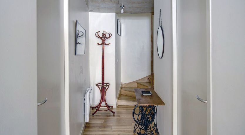 Photo of Red, Red Bordeaux Wine