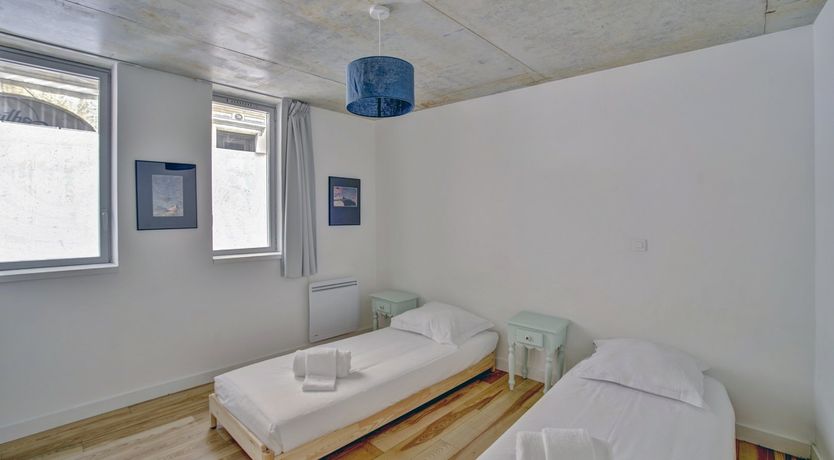 Photo of Red, Red Bordeaux Wine