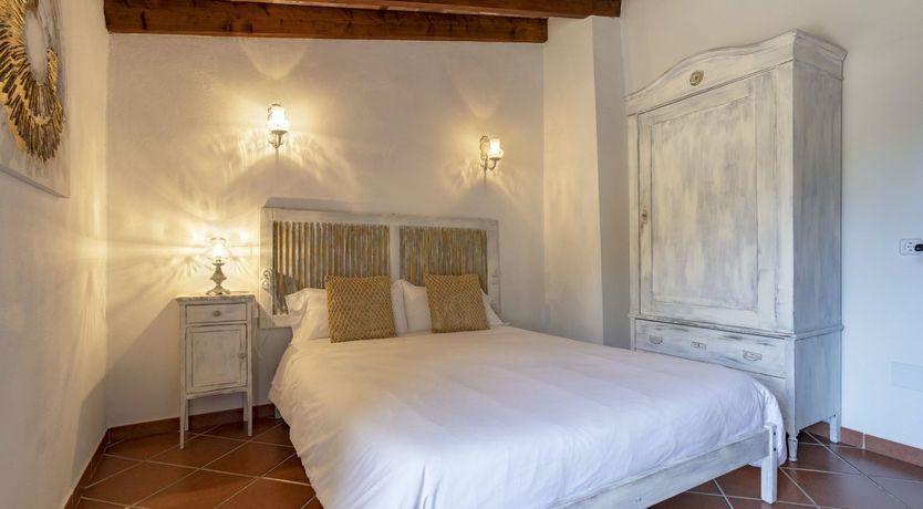 Photo of Terracotta & Cream