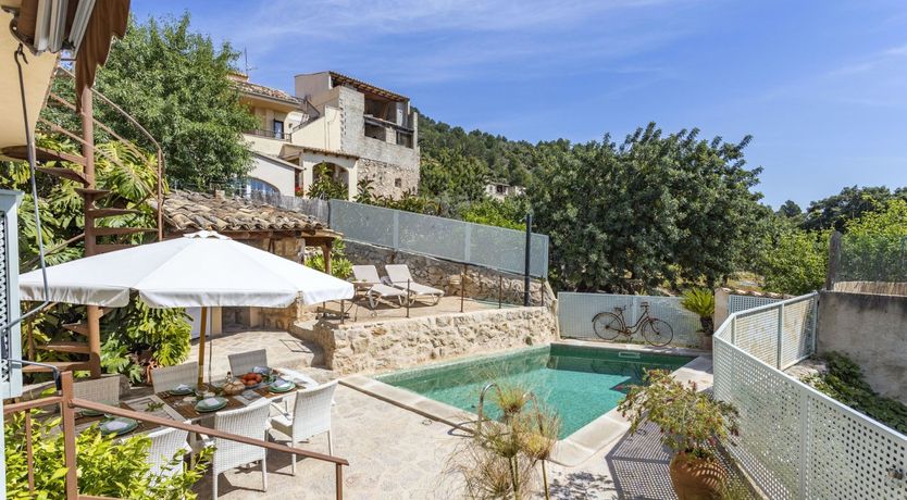 Photo of Terracotta & Cream