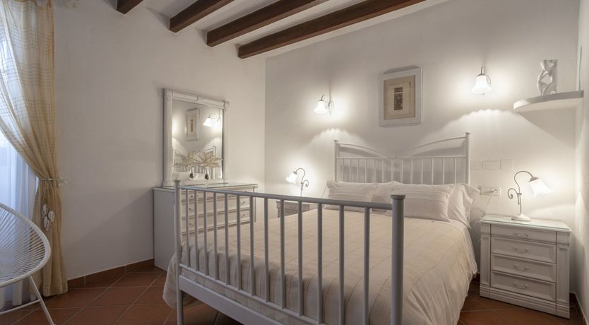 Photo of Terracotta & Cream