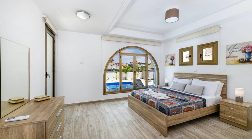 Photo of Sapphira Sea