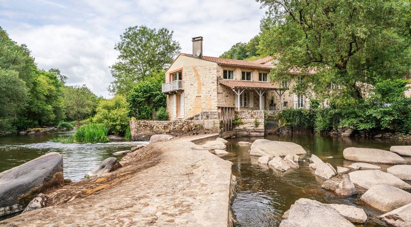 Photo of Stony Brook Style