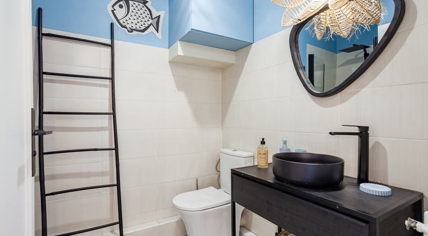 Photo of Cast Anchor