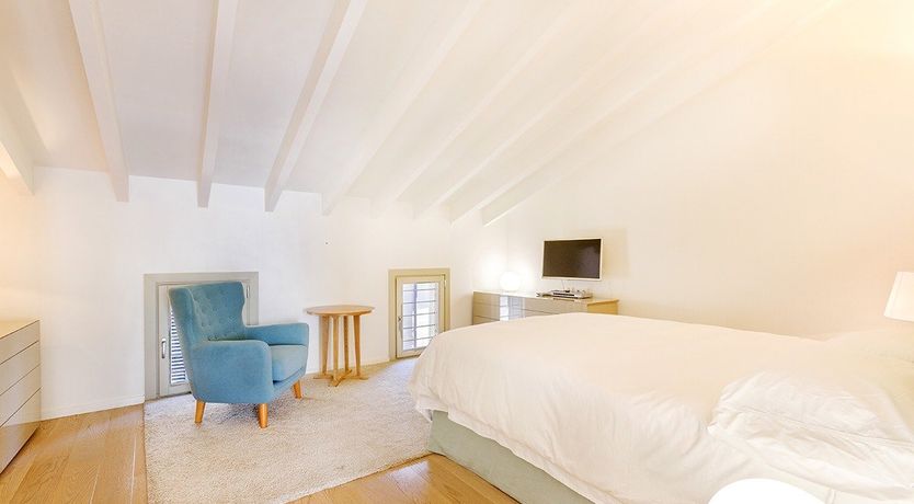 Photo of Glorious in Glass