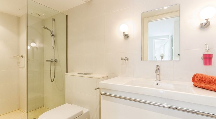 Photo of Glorious in Glass