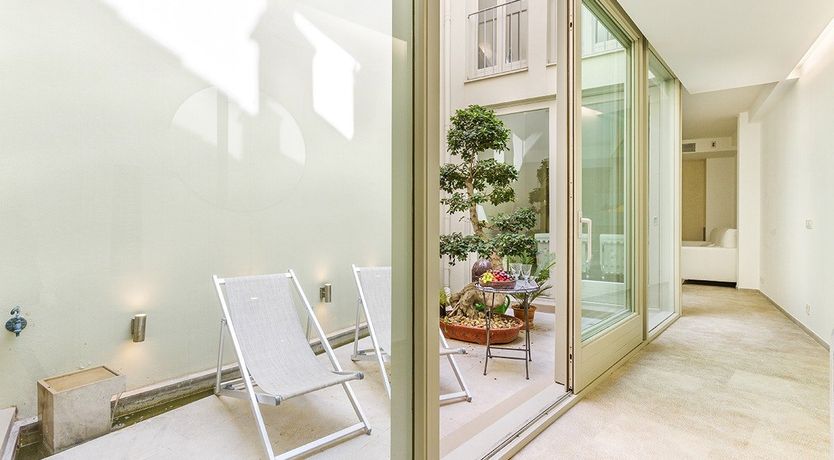 Photo of Glorious in Glass