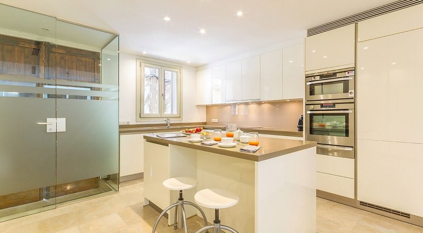 Photo of Glorious in Glass