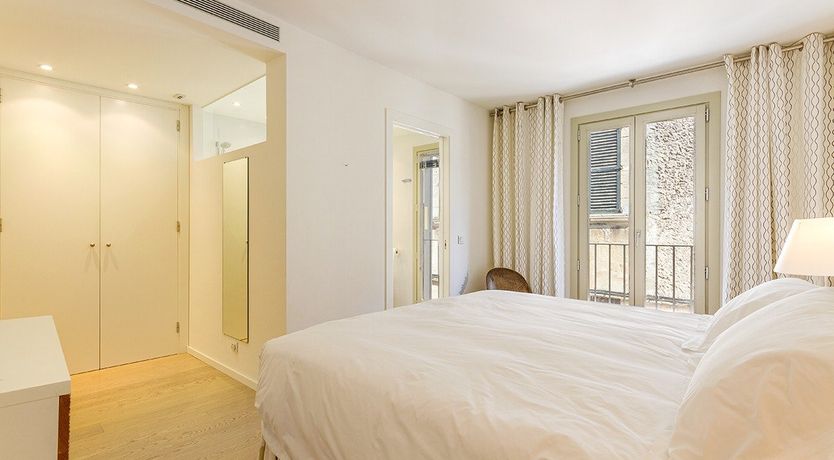 Photo of Glorious in Glass