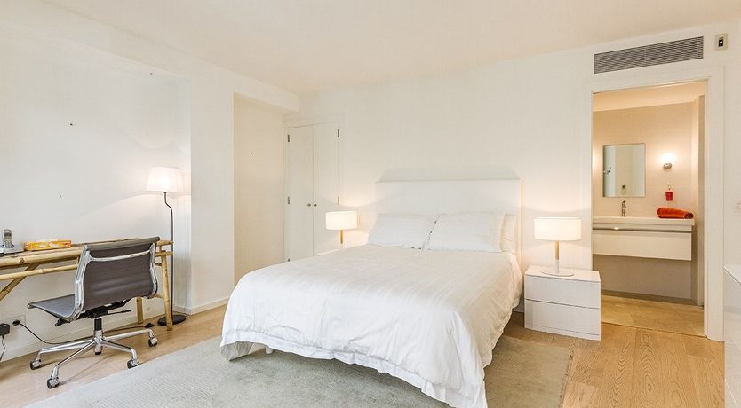 Photo of Glorious in Glass