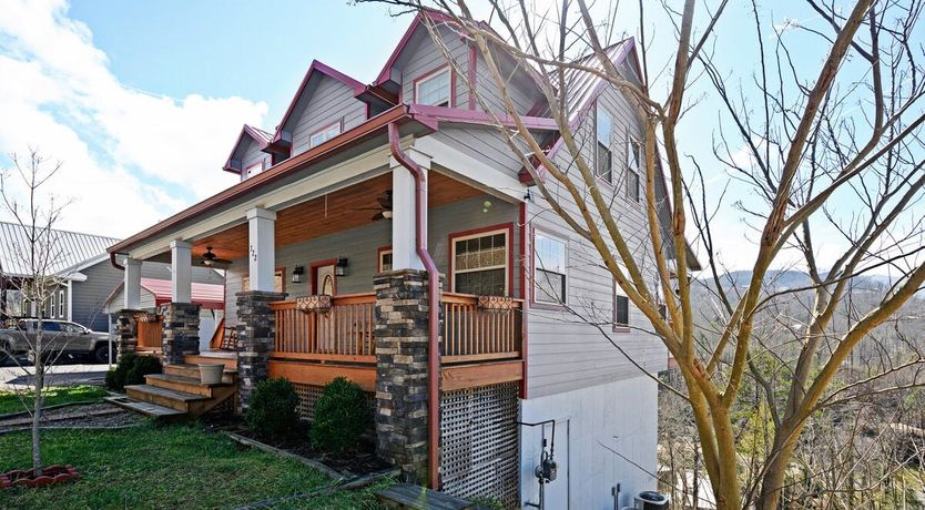 Photo of Roaring River Lodge