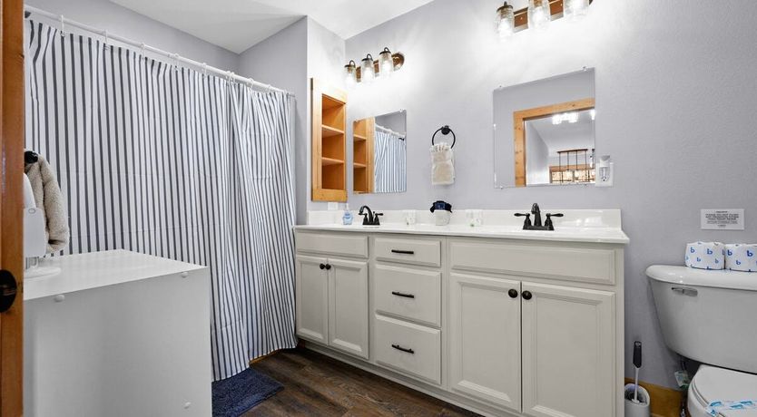 Photo of Roaring River Lodge