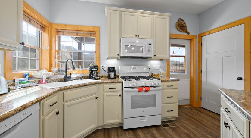 Photo of Roaring River Lodge