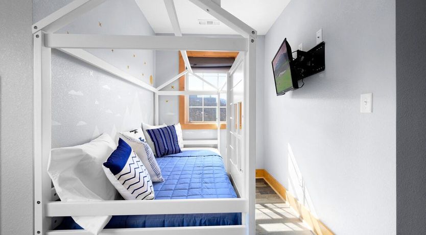 Photo of Roaring River Lodge