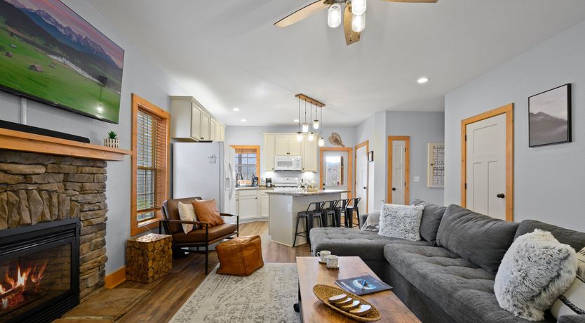 Photo of Roaring River Lodge