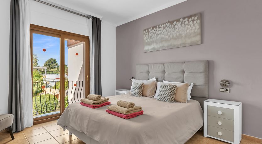 Photo of One Foot in Sea