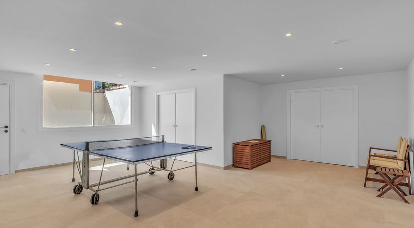 Photo of One Foot in Sea