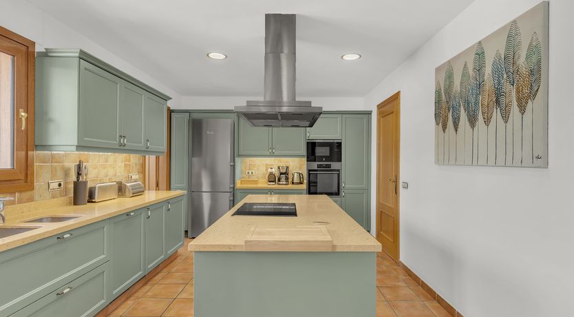 Photo of One Foot in Sea