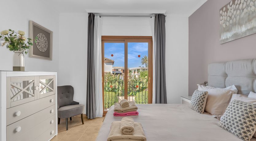 Photo of One Foot in Sea