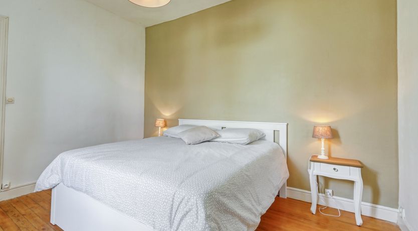 Photo of Castle & Orchard