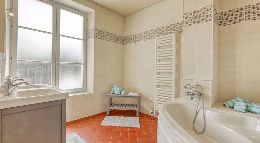 Photo of Castle & Orchard