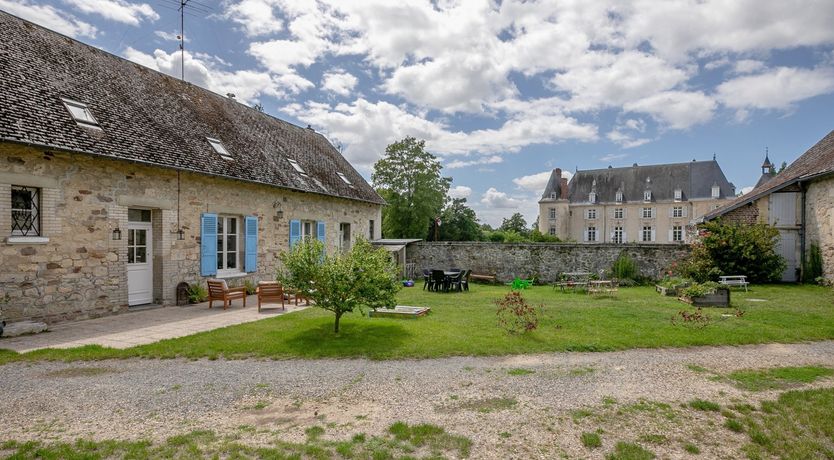 Photo of Castle & Orchard