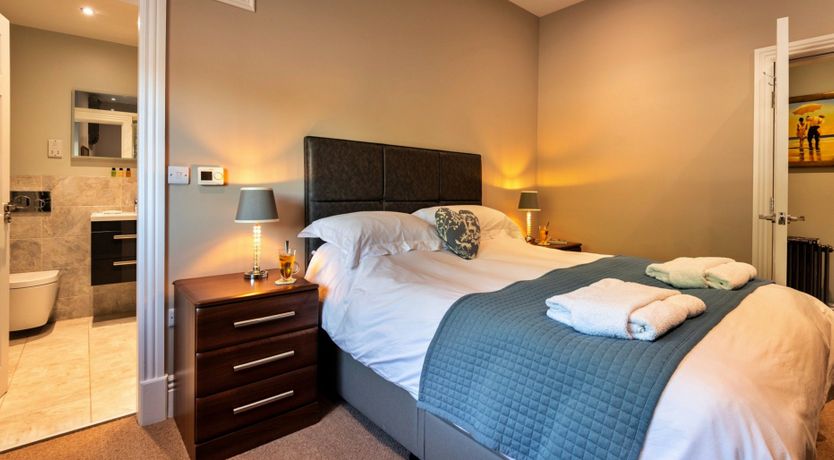 Photo of Peaks & Dales