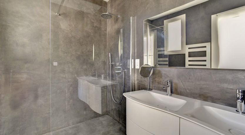 Photo of A Drop of Red