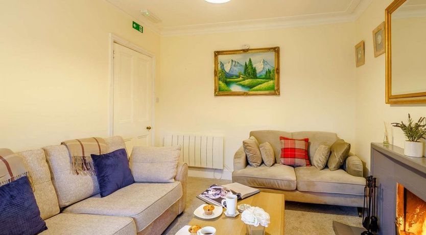 Photo of 4 Bed in Foxfield