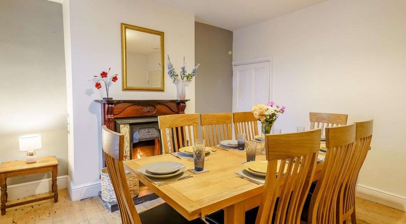 Photo of 4 Bed in Foxfield