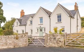Photo of 5 Bed in Crickhowell