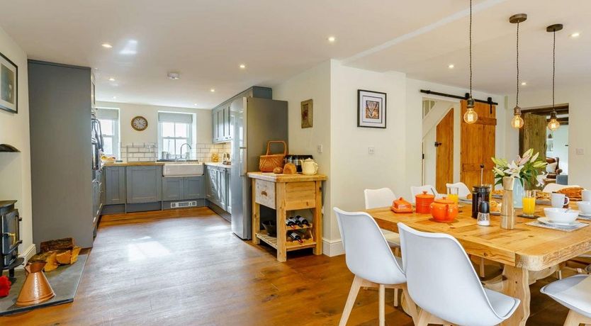 Photo of 5 Bed in Crickhowell