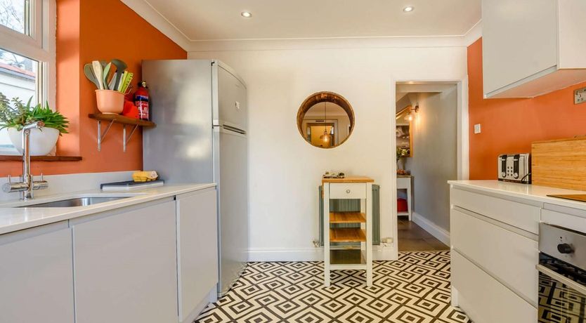 Photo of 3 Bed in Tenby