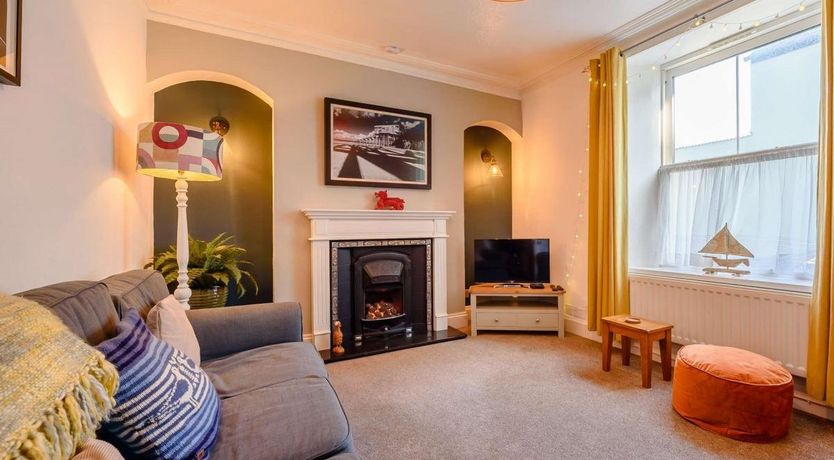 Photo of 3 Bed in Tenby