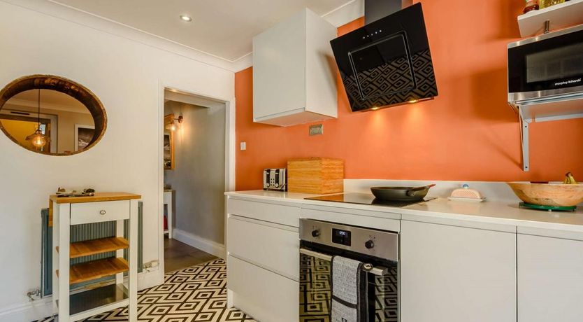 Photo of 3 Bed in Tenby