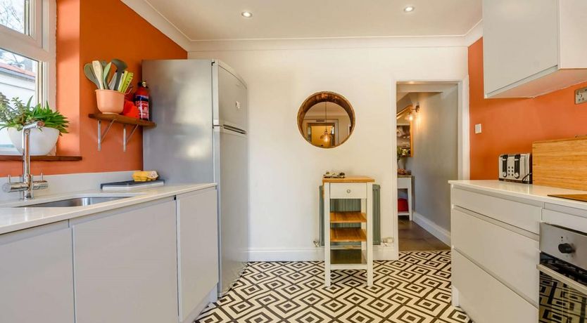 Photo of 3 Bed in Tenby