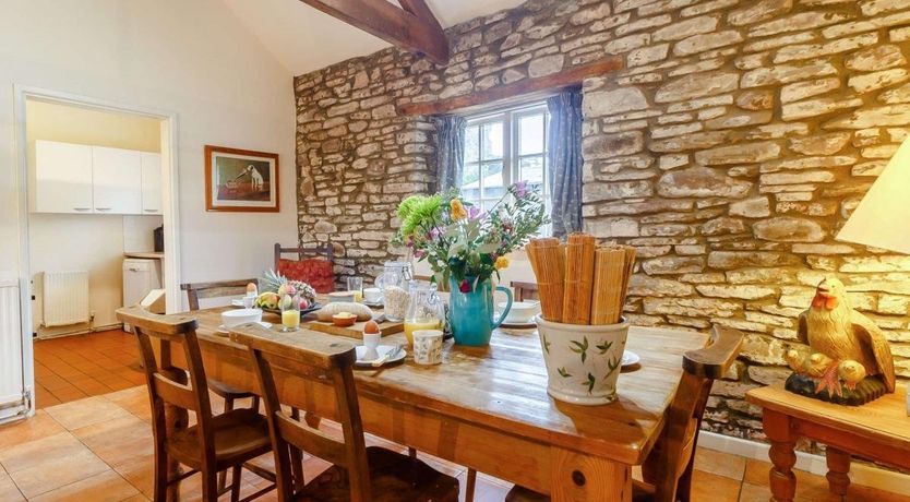 Photo of 3 Bed in Llantilio Pertholey