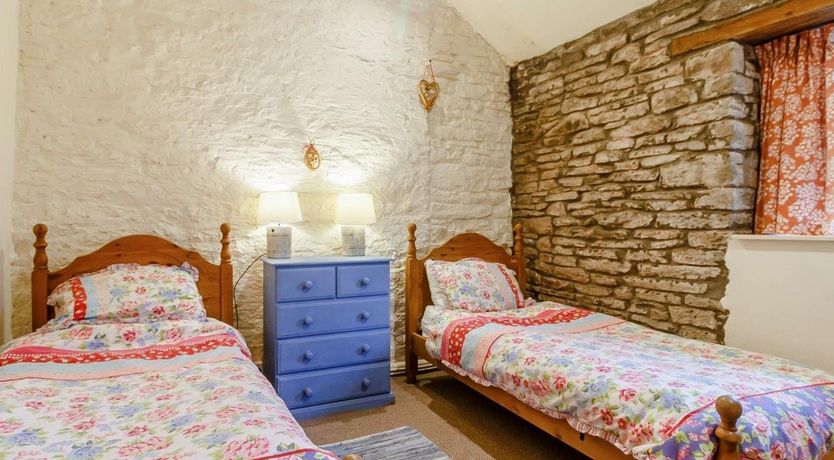 Photo of 3 Bed in Llantilio Pertholey