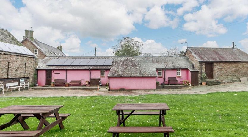 Photo of 2 Bed in Llantilio Pertholey