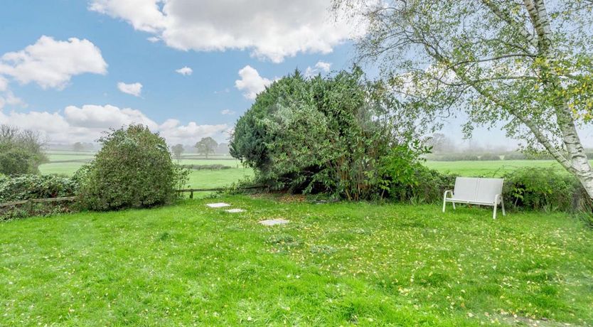 Photo of 1 Bed in Ryme Intrinseca