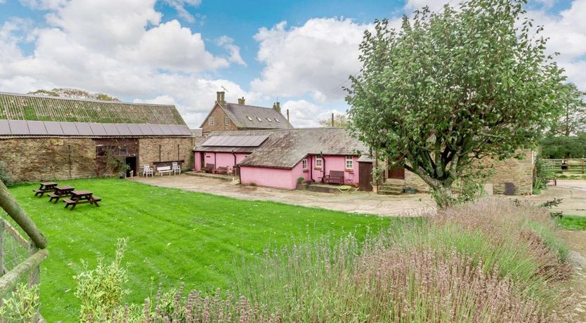 Photo of 2 Bed in Llantilio Pertholey