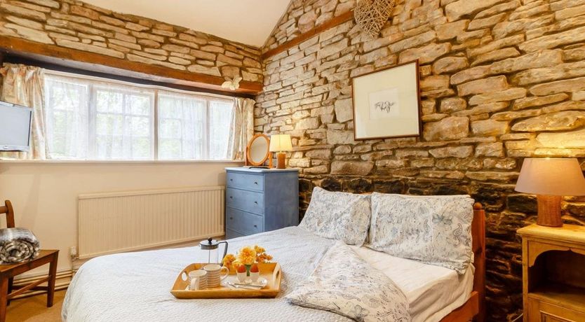 Photo of 2 Bed in Llantilio Pertholey