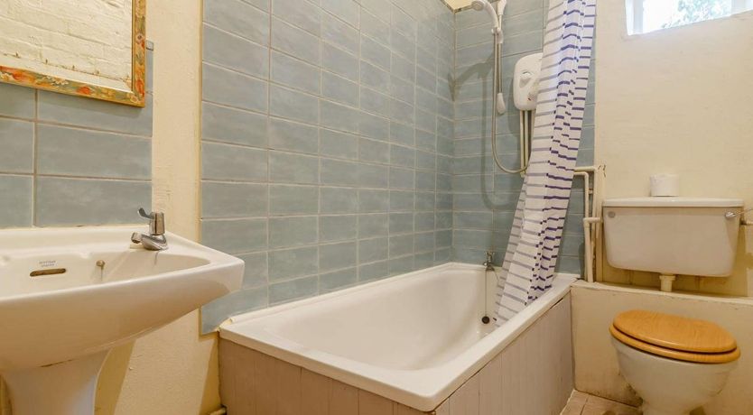 Photo of 2 Bed in Llantilio Pertholey