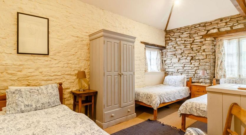 Photo of 2 Bed in Llantilio Pertholey