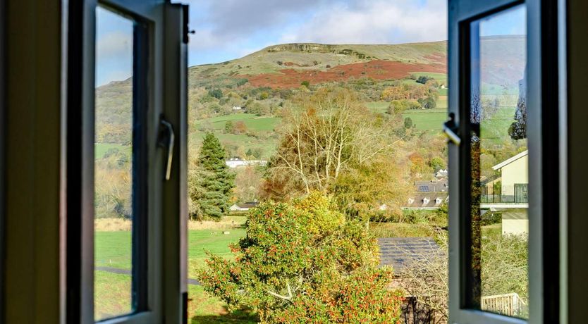 Photo of 2 Bed in Crickhowell