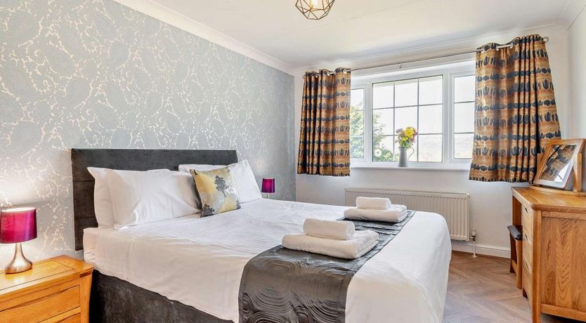 Photo of 5 Bed in Dovedale